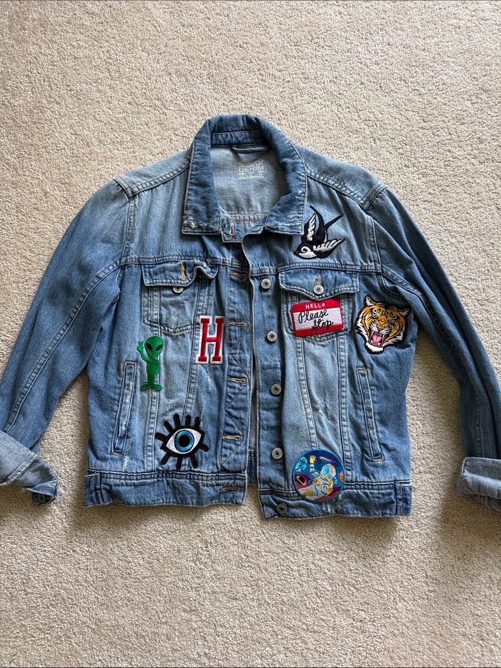 Denim jacket with oatches - Picture 4 of 8
